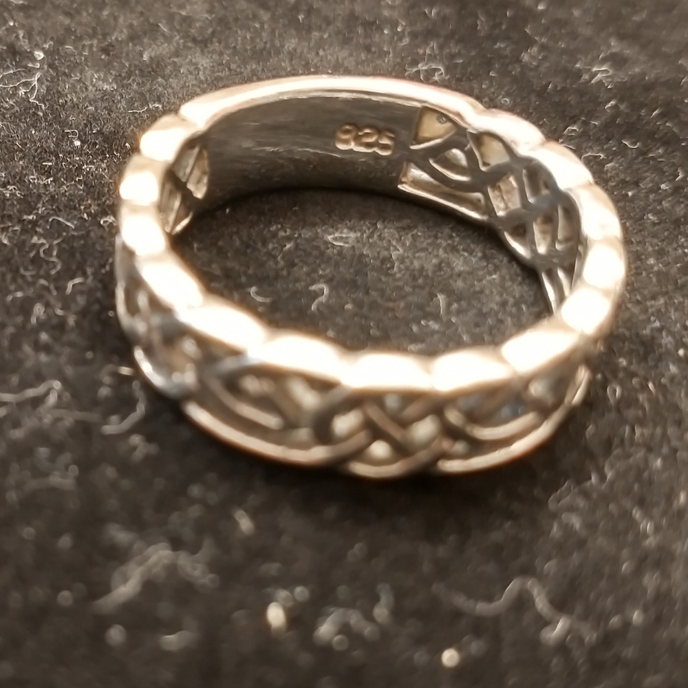 Sterling silver Celtic pattern band ring
